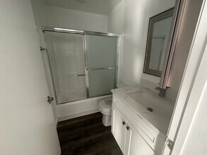 827 S Wilton Pl, Unit Unit 307 in Los Angeles, CA - Building Photo - Building Photo