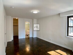 E 16 ST in New York, NY - Foto de edificio - Building Photo