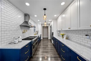 1523 Monroe St in Hollywood, FL - Building Photo