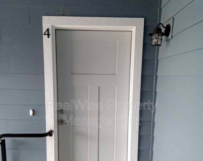220 Cheryl Ln in Phoenix, OR - Building Photo - Building Photo