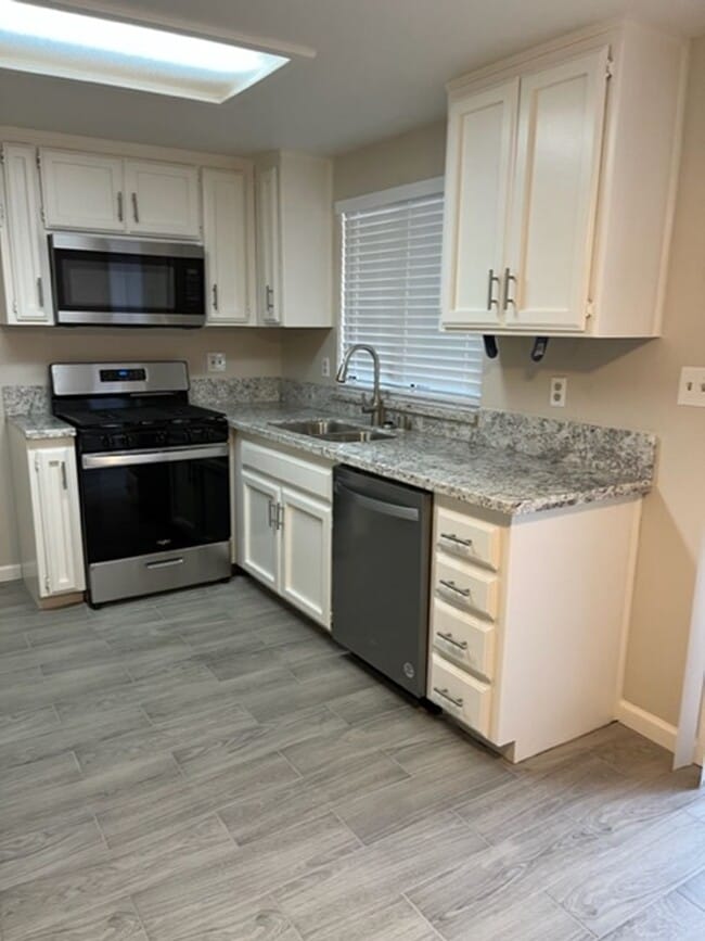 property at 817 Quail Ln