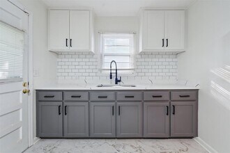 1406 Sheffield Rd in The Village, OK - Building Photo - Building Photo