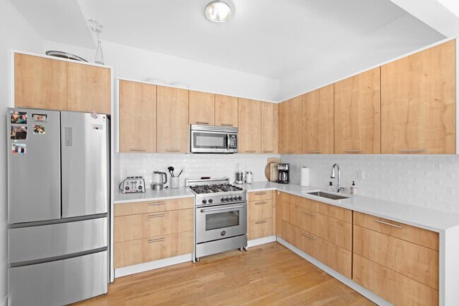 519 W 45th St in New York, NY - Building Photo - Building Photo