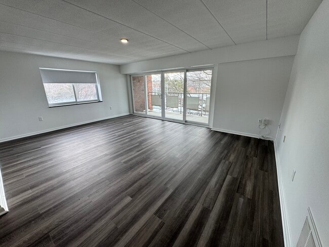 30 Hill Rd, Unit 202