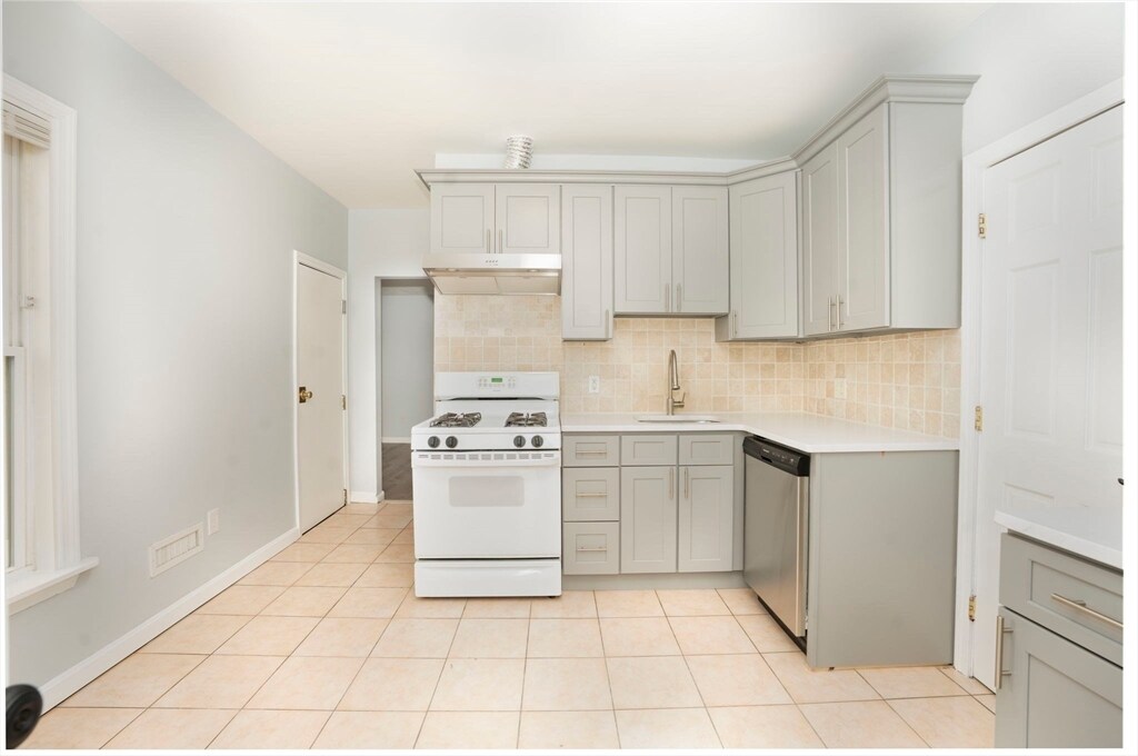 46 Wyllis Ave in Everett, MA - Building Photo