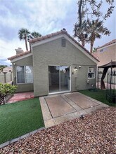 9224 Kentucky Oaks Dr in Las Vegas, NV - Building Photo - Building Photo