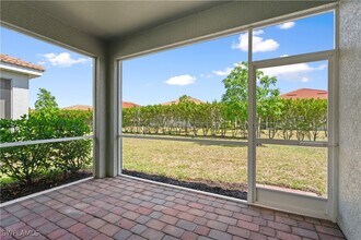 3041 Royal Gardens Ave in Ft. Myers, FL - Building Photo - Building Photo
