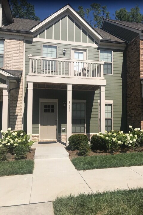 1034 Emery Bay Cir in Hendersonville, TN - Building Photo