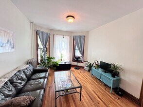 3216 W Altgeld St in Chicago, IL - Building Photo - Building Photo