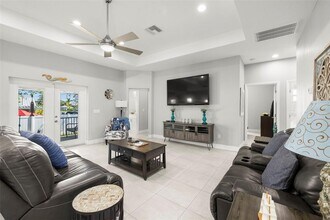 501 Florida Cir N in Apollo Beach, FL - Building Photo - Building Photo