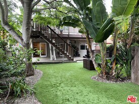 1019 Camino Real in Redondo Beach, CA - Building Photo