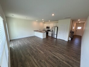 3518 Bisham Wood Ln in Powell, TN - Foto de edificio - Building Photo