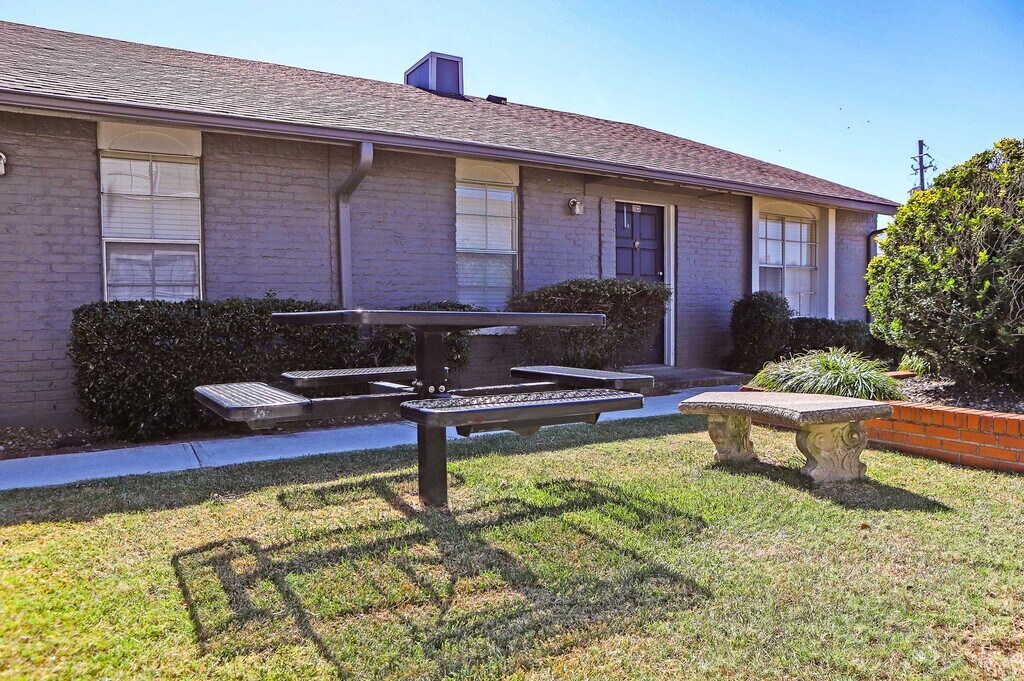 The Oasis Apartments in Bossier City, LA