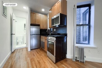 423 E 81st St in New York, NY - Building Photo - Building Photo