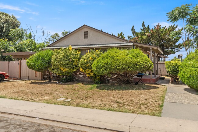 908-916 Middlecoff Avenue in Modesto, CA - Building Photo - Building Photo