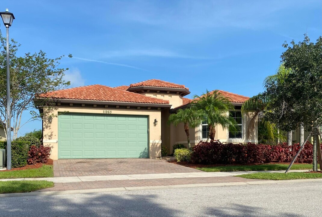11263 SW Barton Way in Port St. Lucie, FL - Building Photo
