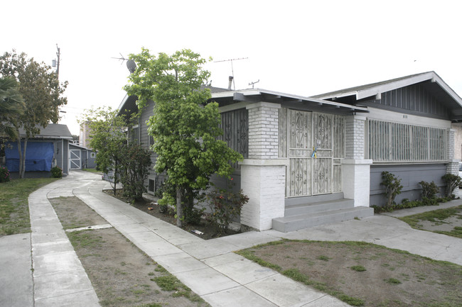 8128 Seville Ave in South Gate, CA - Foto de edificio - Building Photo