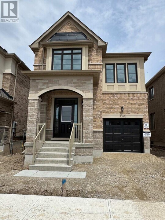 1583 Savoline Blvd in Milton, ON - Building Photo