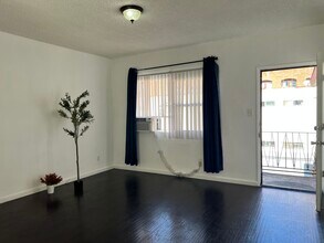 1330 S Wilton Pl, Unit apt 9 in Los Angeles, CA - Building Photo - Building Photo