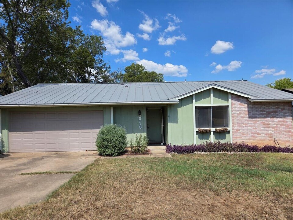 2810 Dillion Hill Dr in Austin, TX - Building Photo
