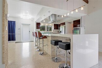 787 NE 87th St in Miami, FL - Foto de edificio - Building Photo