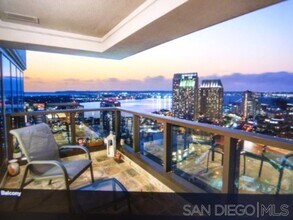 100 W Harbor Dr in San Diego, CA - Building Photo - Building Photo