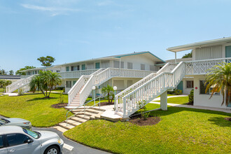 Lakeside Point Condominiums in Lake Worth, FL - Foto de edificio - Building Photo