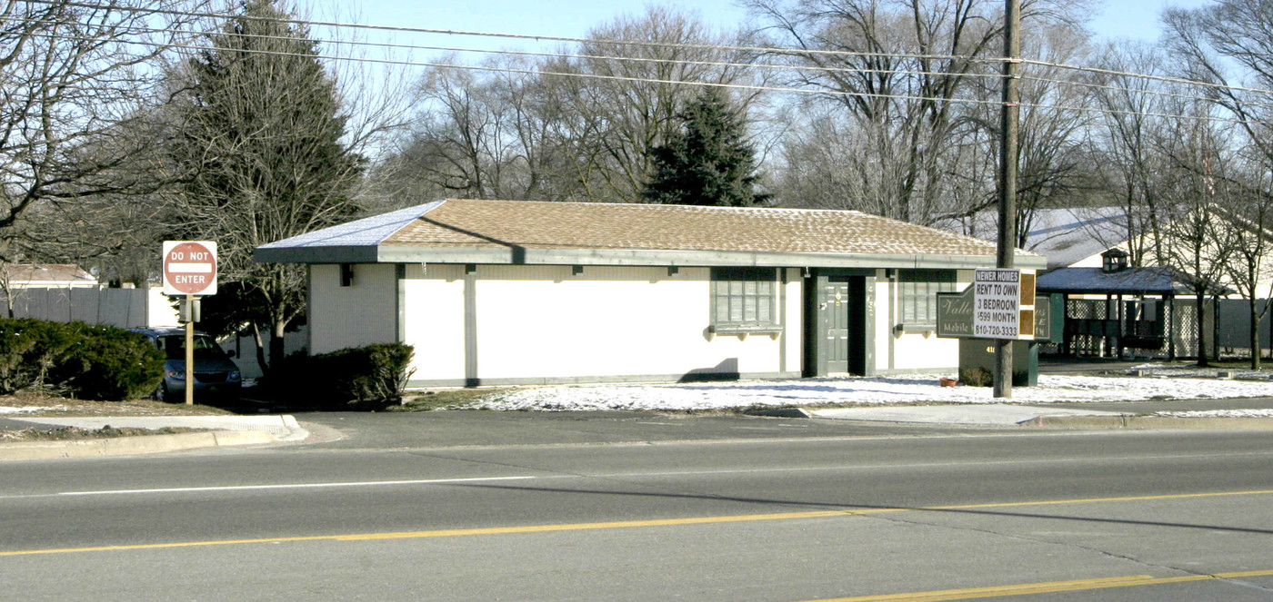 Genesee County Mobile Home Park in Flint, MI - Building Photo