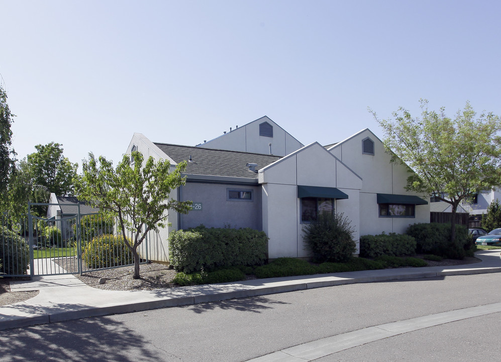 Twin Pines Apartments in Davis, CA - Building Photo