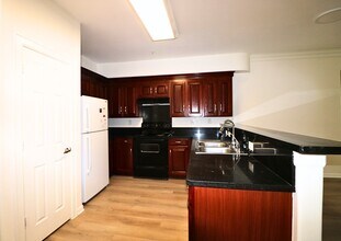 6611 W Sam Houston Pkwy S in Houston, TX - Building Photo - Building Photo