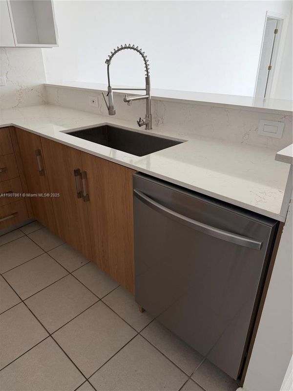 140 S Dixie Hwy in Hollywood, FL - Building Photo - Building Photo