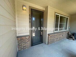 598 E Dry Creek Pl in Littleton, CO - Building Photo - Building Photo