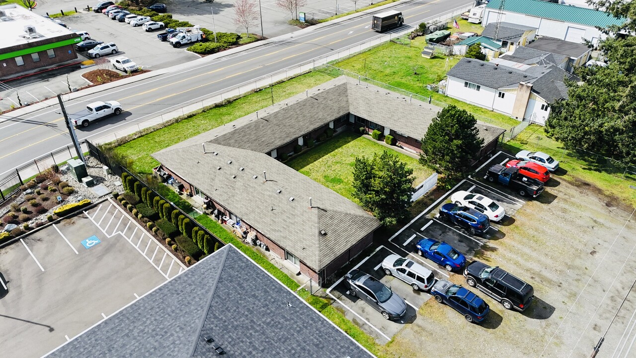 4902 111th St SW, Unit Apartment 3 in Tacoma, WA - Foto de edificio