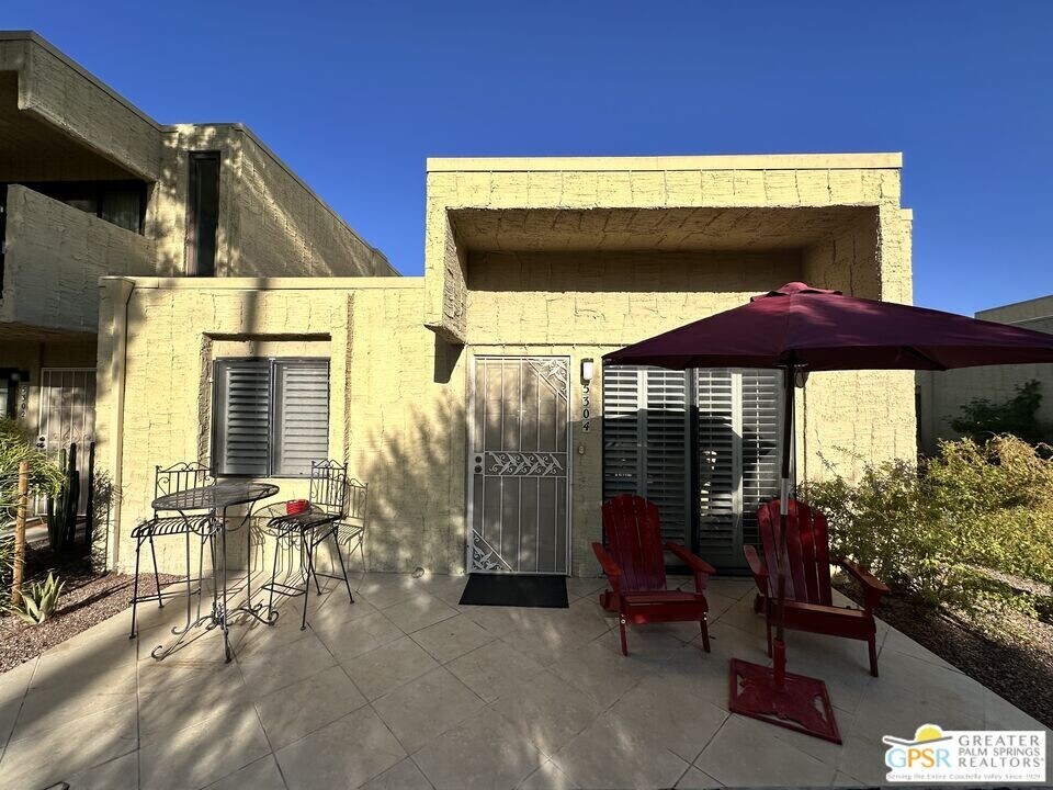 5304 Los Coyotes Dr in Palm Springs, CA - Building Photo