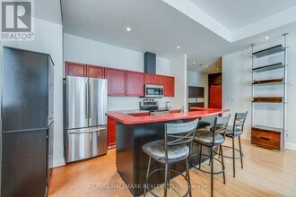 8-318 Wellesley St E in Toronto, ON - Building Photo - Building Photo