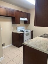 208 Hunters Ln in Eagle Lake, TX - Building Photo - Building Photo