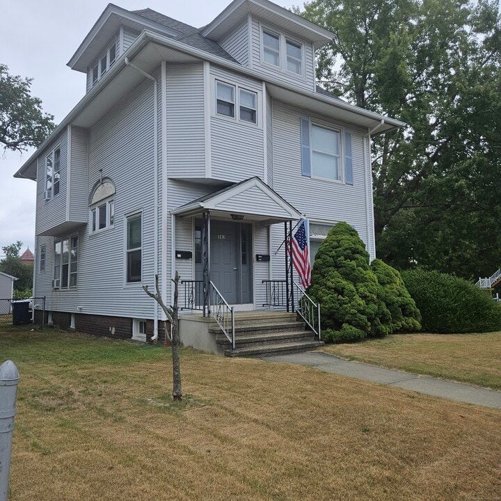583 Washington Ave in West Haven, CT - Building Photo