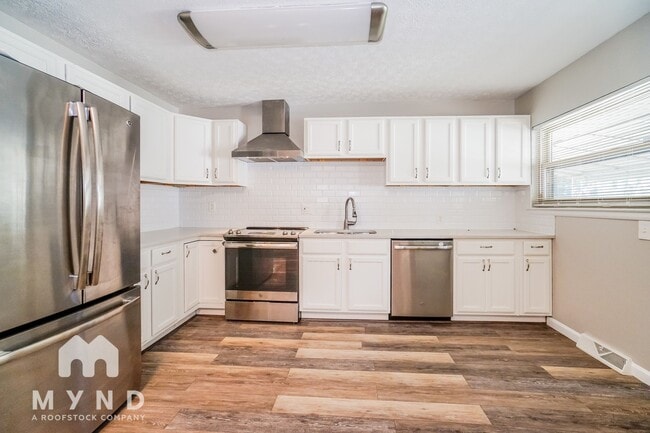 4957 Betsy Dr in Columbus, OH - Foto de edificio - Building Photo