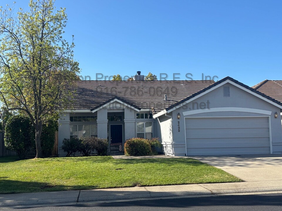 2432 Stefanie Dr in Rocklin, CA - Building Photo