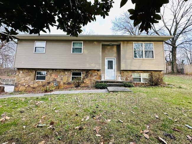 property at 918 W Forest Blvd