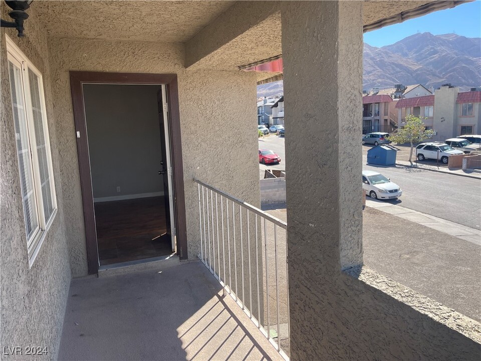 6920 Dunsbach Way in Las Vegas, NV - Building Photo