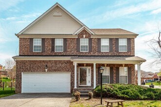 133 Cabin Branch Cir in Hendersonville, TN - Building Photo - Building Photo