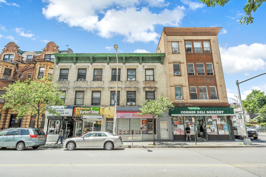 275 S Broadway in Yonkers, NY - Building Photo