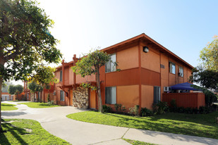 Rancho Benmore Apartments in Anaheim, CA - Foto de edificio - Building Photo