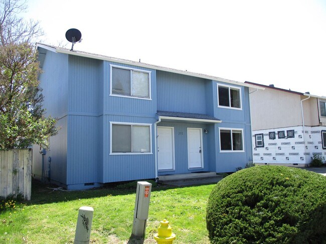 211 W Bolz Rd in Phoenix, OR - Building Photo - Building Photo