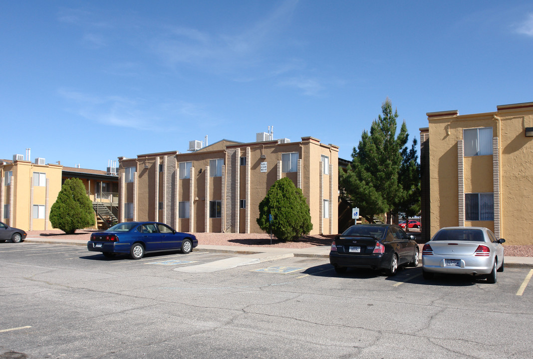 Greenbriar Manor Apartments in El Paso, TX - Building Photo