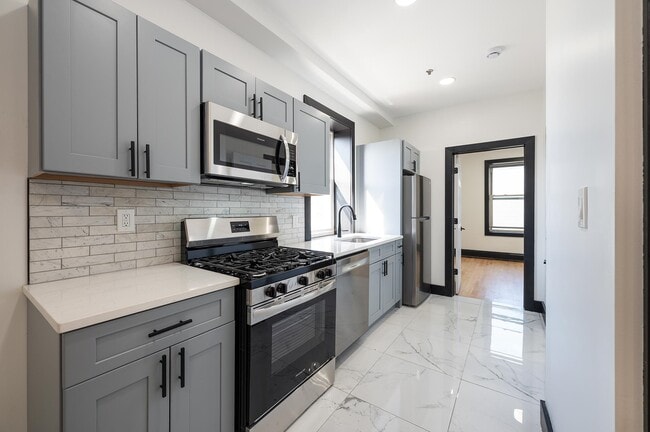 391 CENTRAL Ave in Jersey City, NJ - Building Photo - Building Photo