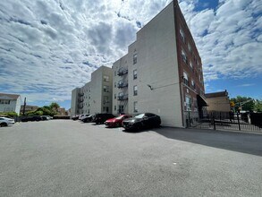 174 N. Grove St in East Orange, NJ - Building Photo - Building Photo