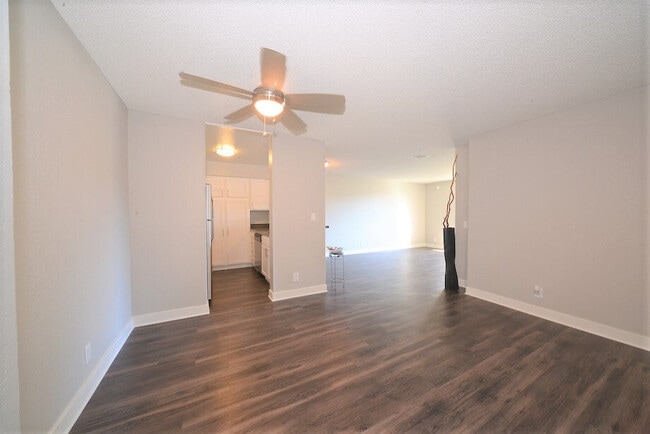 4250 Coldwater Canyon in Studio City, CA - Foto de edificio - Building Photo