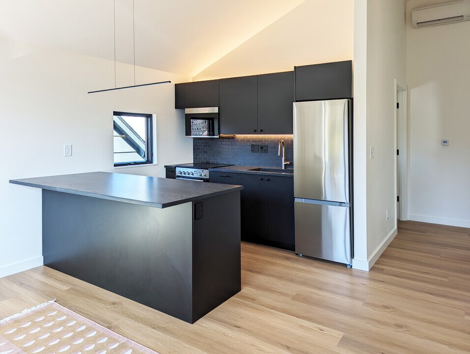 3916 N Missouri Ave, Unit 3916 N Missouri Ave #B in Portland, OR - Building Photo